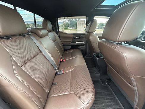 Used 2017 Toyota Tacoma Limited w/ Tow Package AWD/4WD image 28