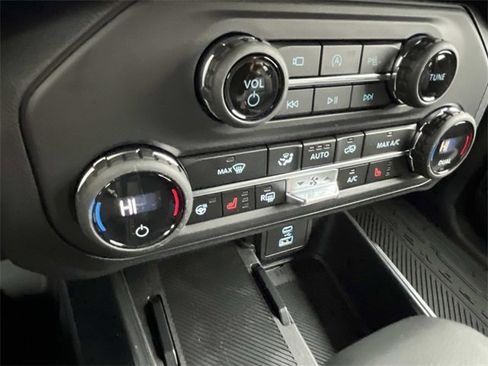 New 2025 Ford Bronco Outer Banks image 28