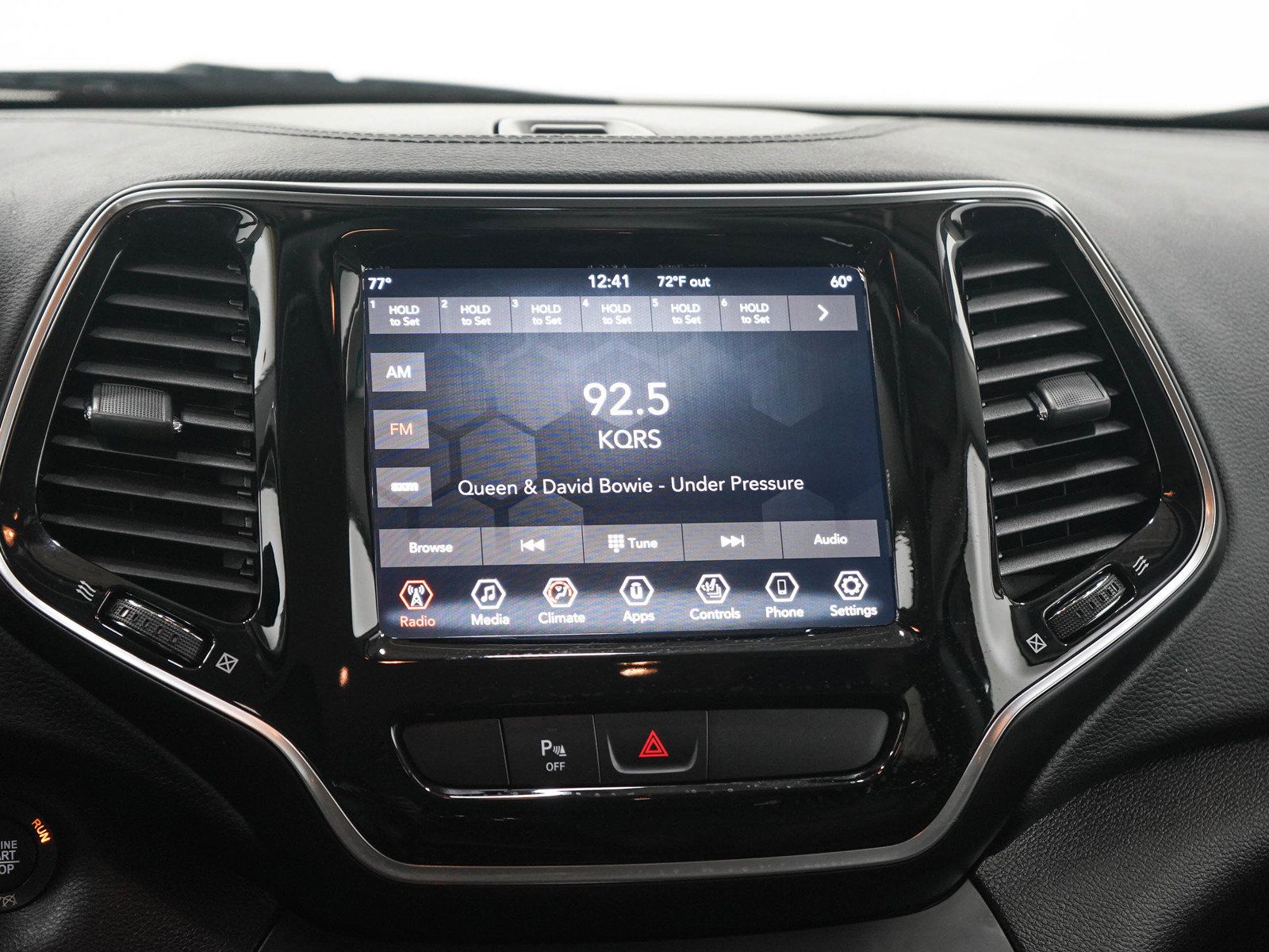 Used 2019 Jeep Cherokee Limited w/ Trailer Tow Group AWD/4WD image 17