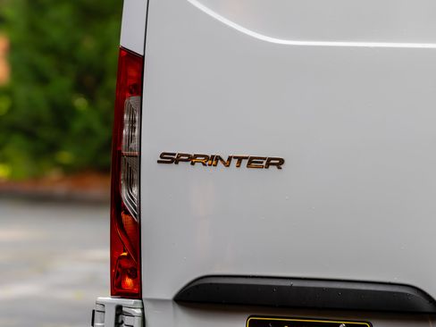 Used 2022 Mercedes-Benz Sprinter 2500 image 64