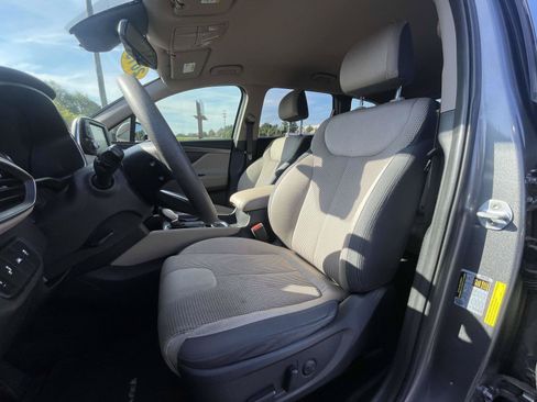 Used 2019 Hyundai Santa Fe SEL FWD image 17