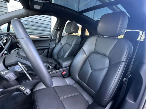 Used 2025 Porsche Macan image 5