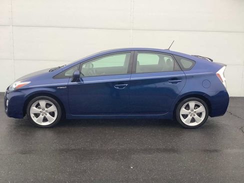Used 2011 Toyota Prius Five w/ Navigation Pkg image 2