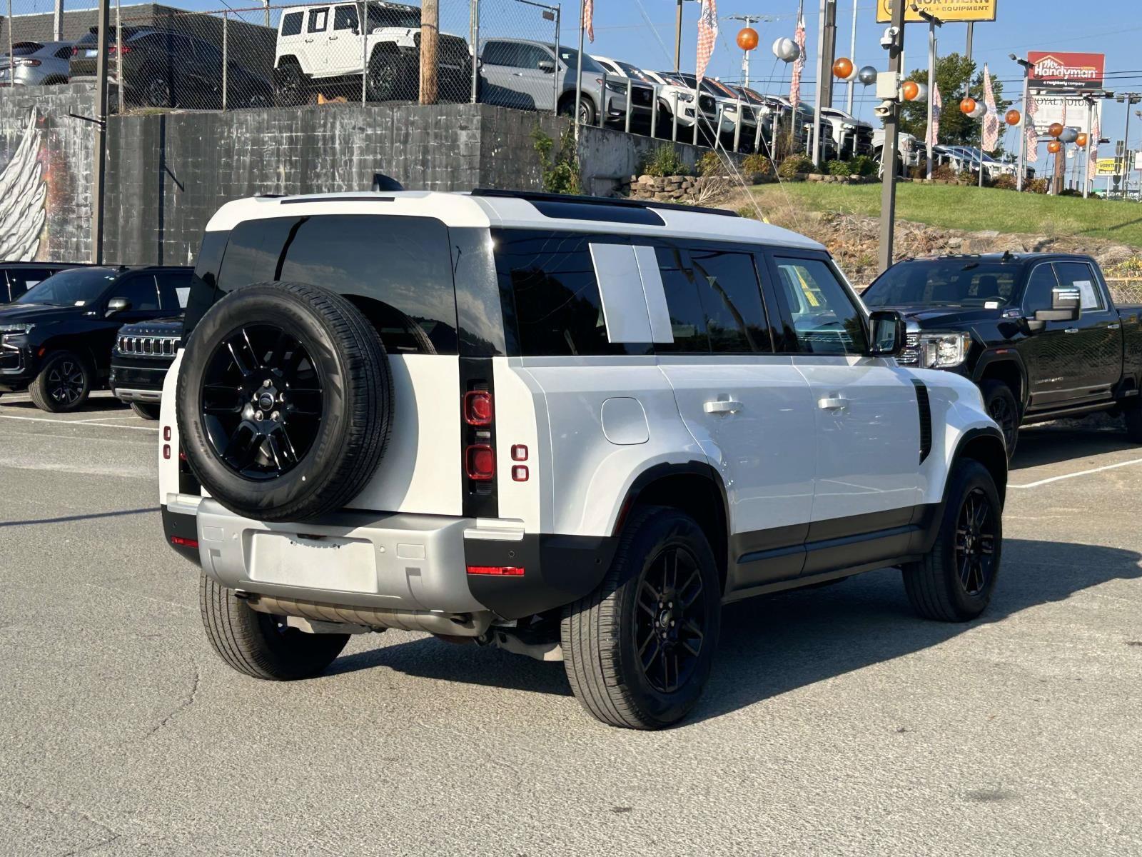 Used 2025 Land Rover Defender 110 S AWD/4WD image 7