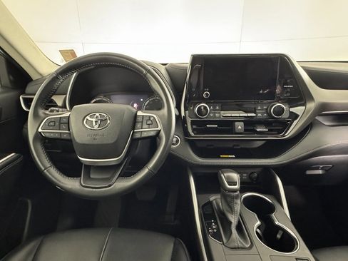 Used 2024 Toyota Highlander LE image 23