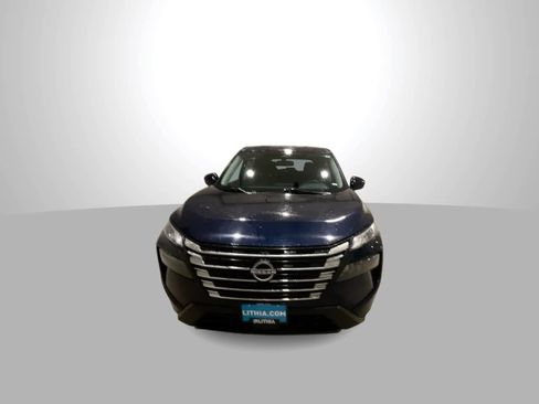 Used 2024 Nissan Rogue SV image 3