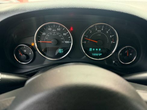 Used 2015 Jeep Wrangler Unlimited Sahara w/ Dual Top Group AWD/4WD image 38