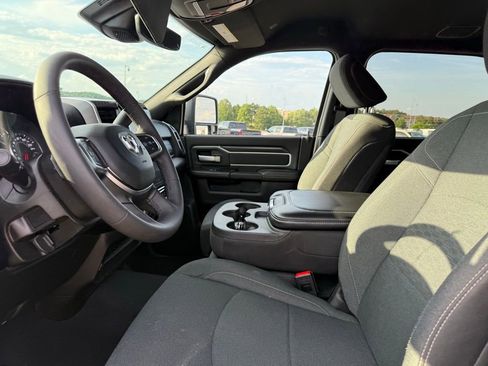 Used 2025 RAM 2500 Big Horn AWD/4WD image 4