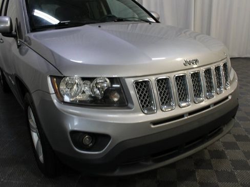 Used 2016 Jeep Compass Latitude image 29