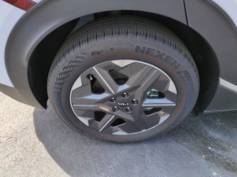 New 2025 Kia EV6 Light RWD image 9