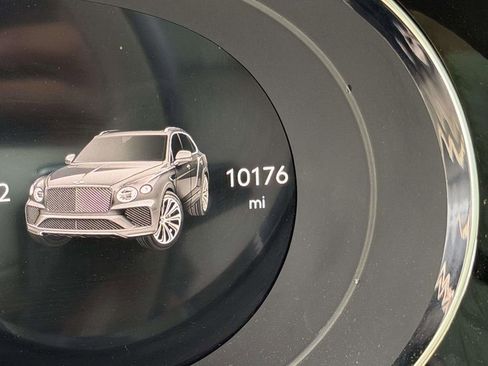 Used 2022 Bentley Bentayga AWD/4WD image 25