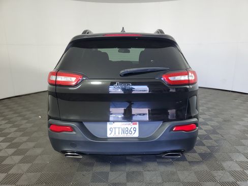 Used 2017 Jeep Cherokee Sport FWD image 5