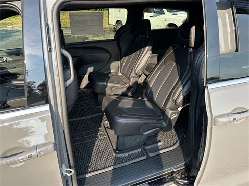 New 2025 Chrysler Pacifica Select image 13