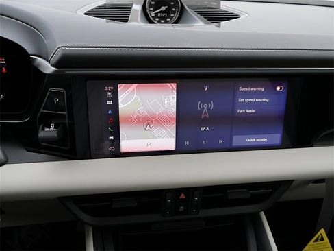 New 2026 Porsche Macan 4 Electric image 24