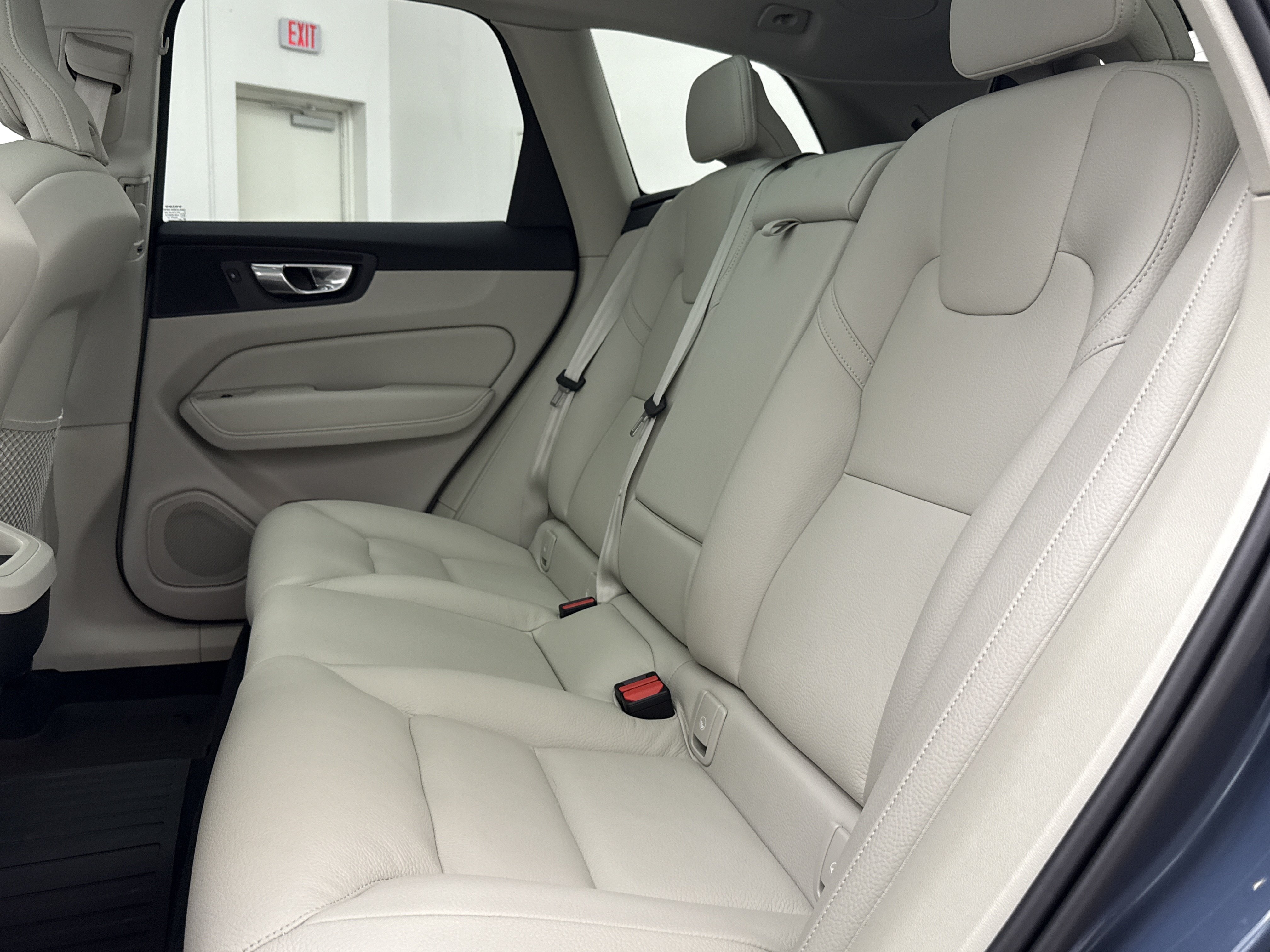 Used 2024 Volvo XC60 B5 Plus w/ Protection Package Premier AWD/4WD image 26