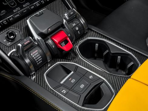 Used 2022 Lamborghini Urus AWD/4WD image 27