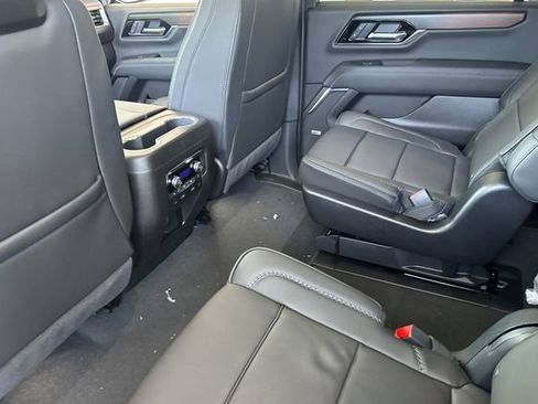 Used 2026 GMC Yukon XL Denali w/ Denali Reserve Package AWD/4WD image 12
