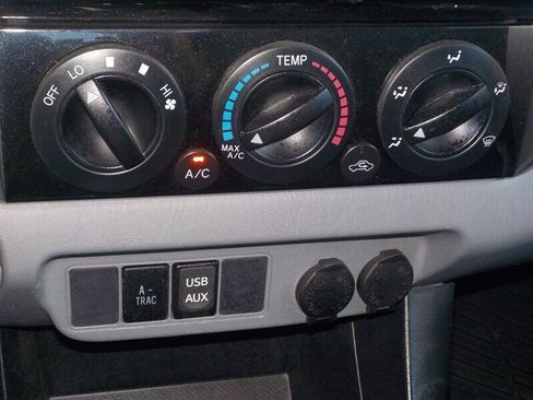 Used 2015 Toyota Tacoma 4x4 Double Cab w/ TRD Off-Road Package image 25