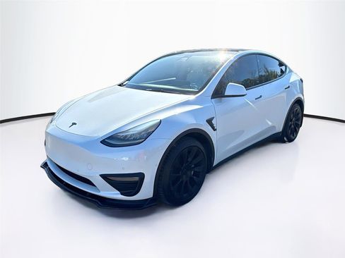 Used 2021 Tesla Model Y Long Range image 3
