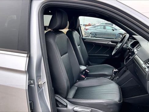 Used 2023 Volkswagen Tiguan SE R-Line image 9