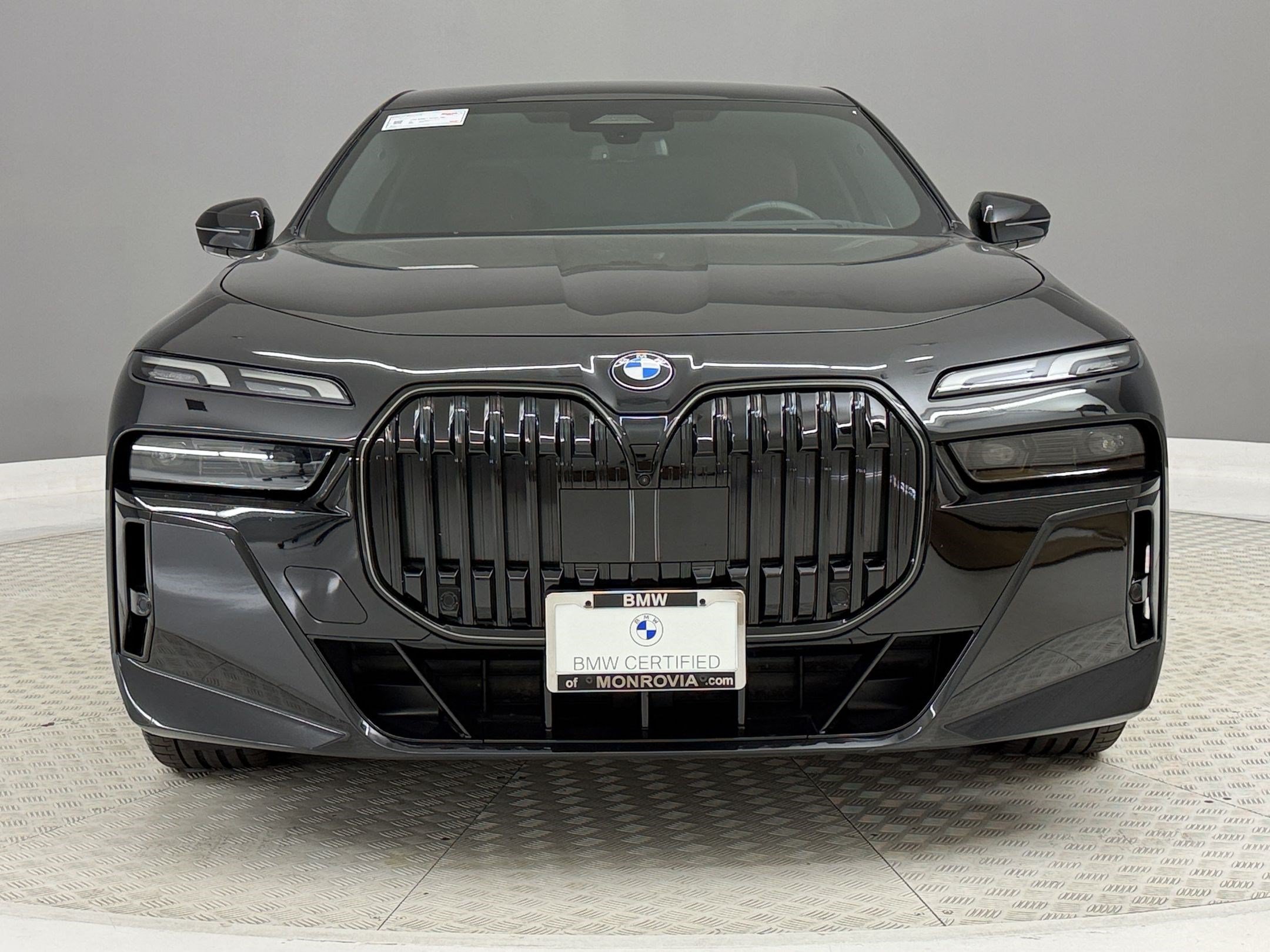 Certified 2025 BMW 740i w/ Premium Package RWD image 6