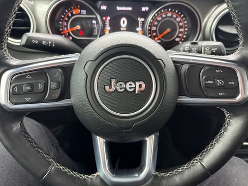 Used 2020 Jeep Wrangler Unlimited Sahara image 21