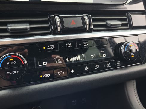 Used 2025 Nissan Pathfinder SV FWD image 20