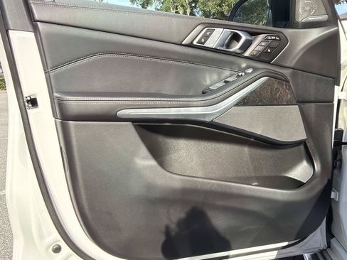 Used 2023 BMW X7 xDrive40i w/ Premium Package AWD/4WD image 17