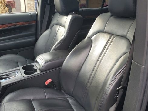 Used 2019 Lincoln MKT AWD image 18