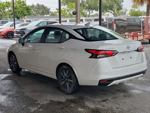 Used 2024 Nissan Versa SV FWD image 3