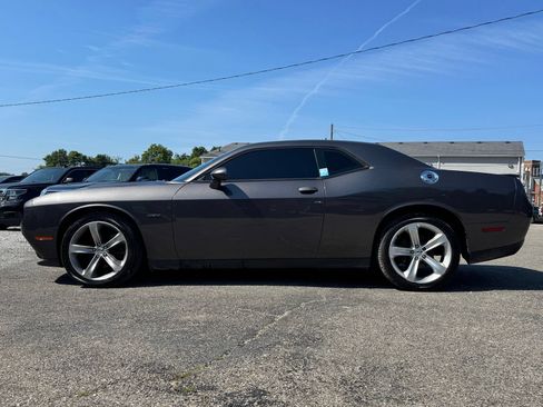 Used 2016 Dodge Challenger R/T RWD image 3