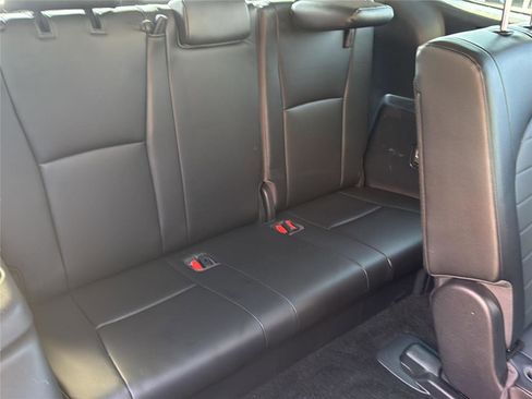 Used 2023 Toyota Highlander XLE AWD/4WD image 34