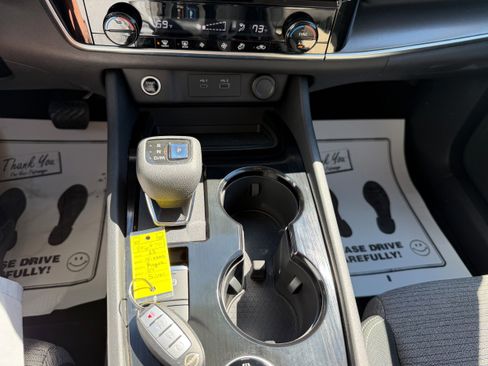 Used 2022 Nissan Rogue SV image 6