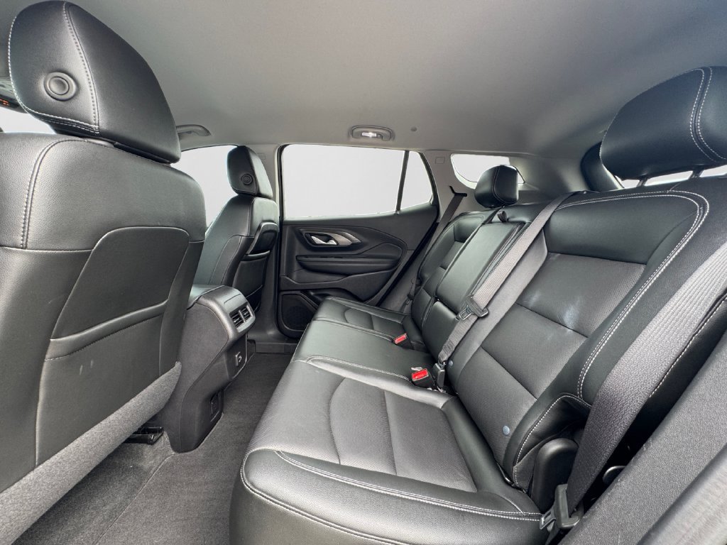 Used 2024 GMC Terrain SLT AWD/4WD image 11