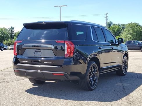 Used 2024 GMC Yukon Denali Ultimate AWD/4WD image 3