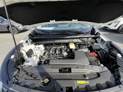 New 2026 Nissan Pathfinder Platinum image 10