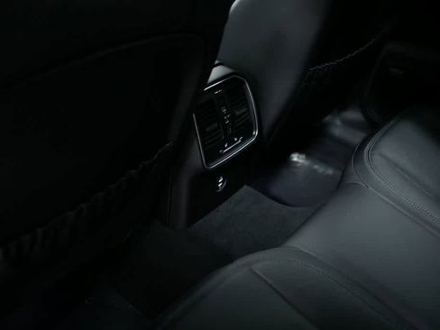 Certified 2025 Porsche Macan image 34