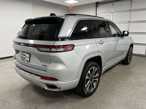 Used 2023 Jeep Grand Cherokee Overland image 12