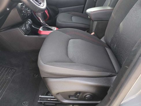 Used 2022 Jeep Renegade Trailhawk AWD/4WD image 19