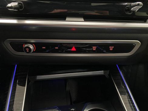 Certified 2025 BMW X7 M60i w/ Climate Comfort Package image 27