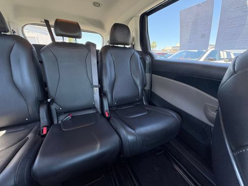 Used 2026 Kia Carnival FWD image 40