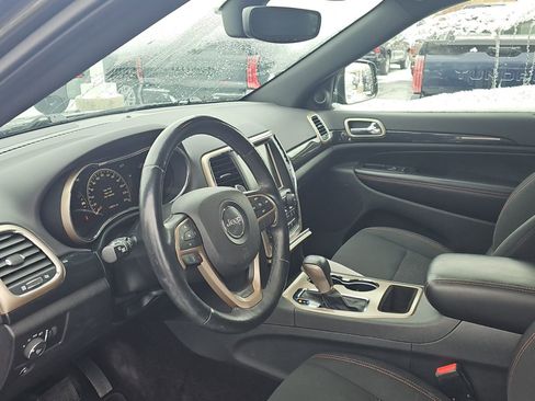 Used 2017 Jeep Grand Cherokee Laredo image 23