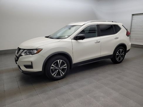 Used 2019 Nissan Rogue SV w/ Premium Package FWD image 2