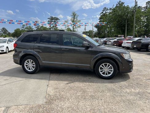 Used 2017 Dodge Journey SXT w/ Comfort/Convenience Group image 4