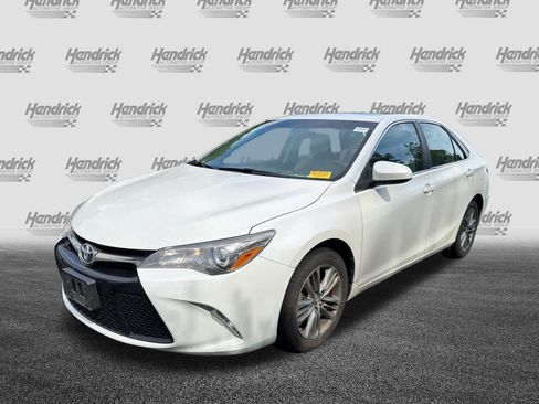 Used 2015 Toyota Camry SE w/ Moonroof Package FWD image 7