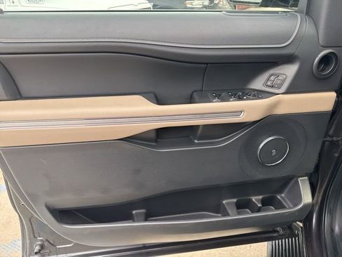 Used 2024 Ford Expedition Limited image 22