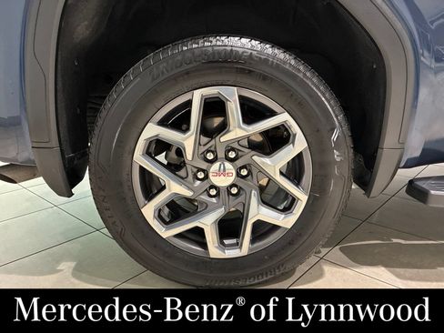 Used 2022 GMC Sierra 1500 SLT w/ SLT Premium Plus Package AWD/4WD image 8
