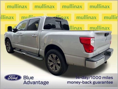 Used 2019 Nissan Titan SV w/ SV Convenience Package RWD image 3