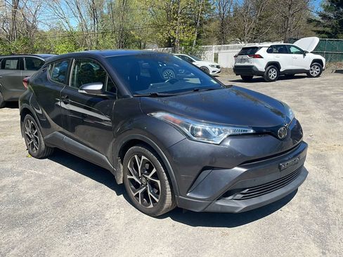 Used 2018 Toyota C-HR XLE FWD image 12