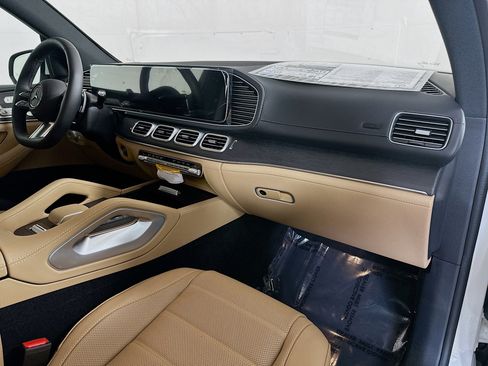 New 2026 Mercedes-Benz GLS 580 4MATIC image 32